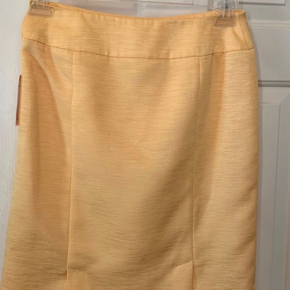 TAHARI size 4 yellow ladies suit jacket and skirt. - Picture 6 of 6
